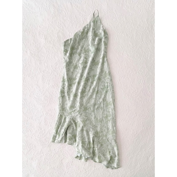NWOT Lulus Sweet and Stylish Green Floral Jacquard One-Shoulder Midi Dress - Picture 2 of 9